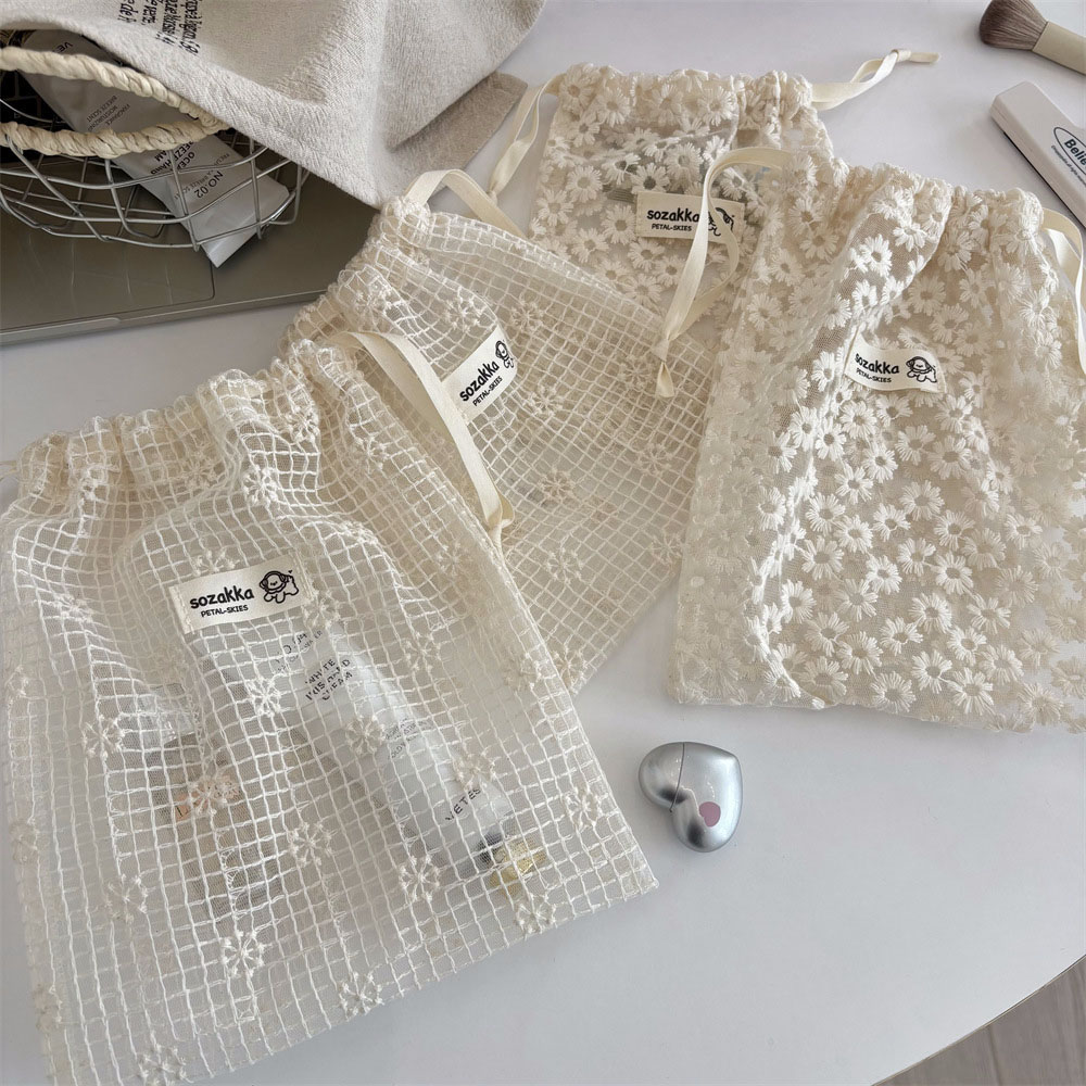 Cosmetic Bags - Bolsa de Maquiagem de Renda Bordada